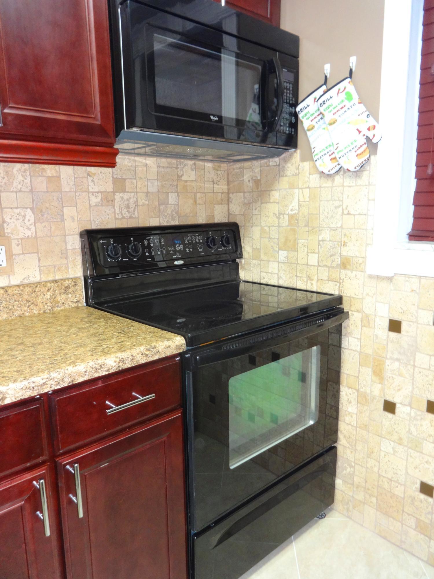 550 Southwest 2nd Avenue, Unit 129 Boca Raton, FL 33432 - Photo 5 of 23 New stove & built-in microwave!