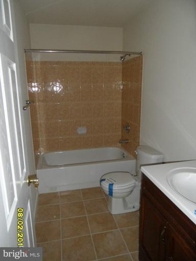 3807 Fairhope Road Woodbridge, VA 22193 - Photo 2 of 19 Bath