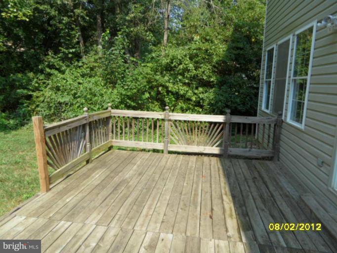 3807 Fairhope Road Woodbridge, VA 22193 - Photo 8 of 19 Deck