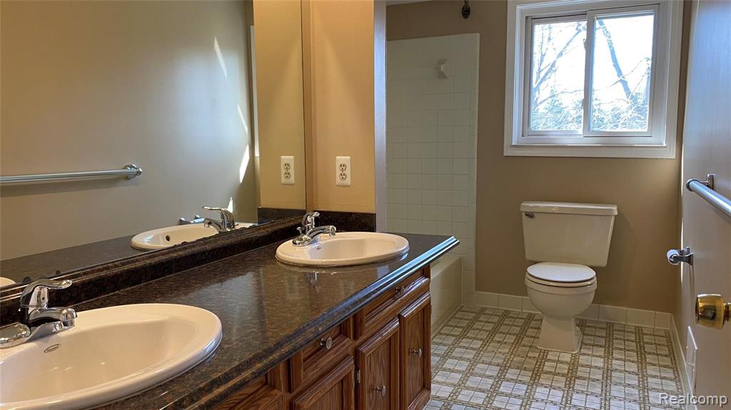 2891 Powderhorn Ridge Road Rochester, MI 48309 - Photo 19 of 24