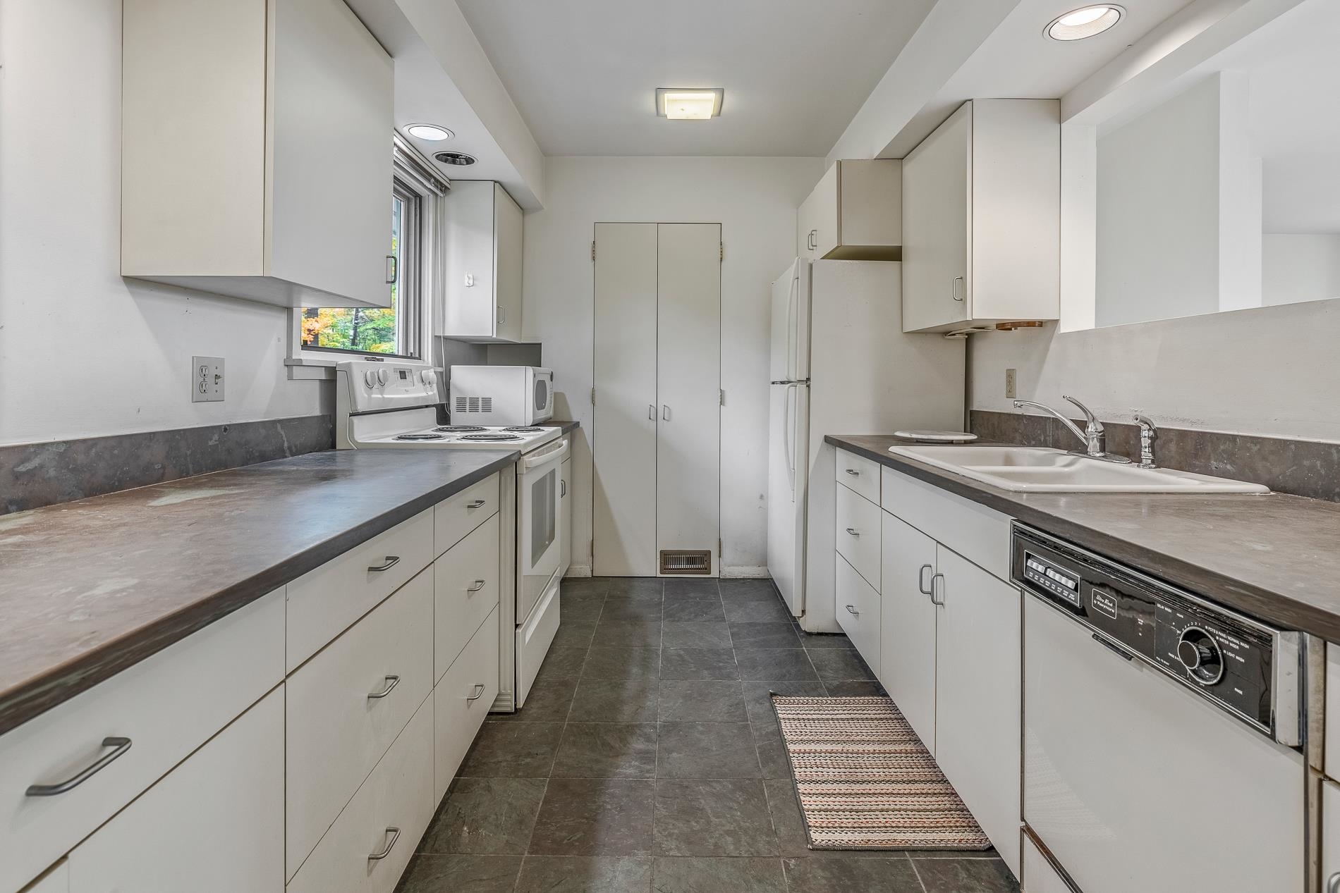 24 Pine Tree Road Norwich, VT 05055 - Photo 9 of 40