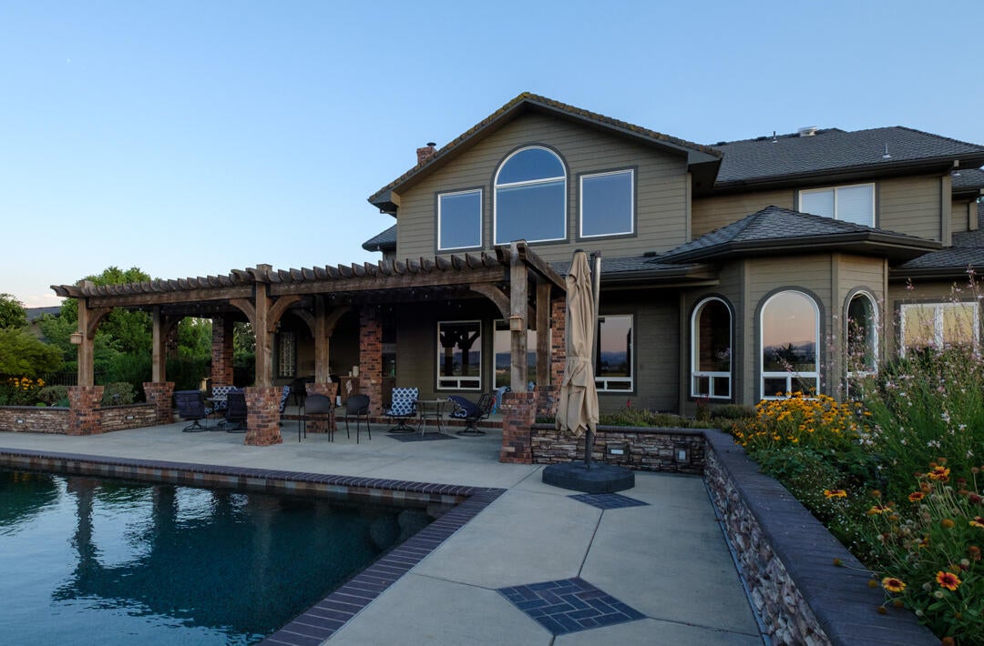 3124 Taylor Road Central Point, OR 97502 - Photo 40 of 47 Pool