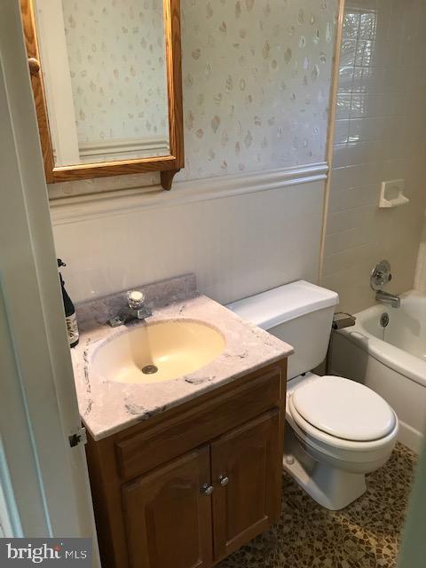 24 Lynbrook Road Wilmington, DE 19804 - Photo 16 of 38 Hall Bath