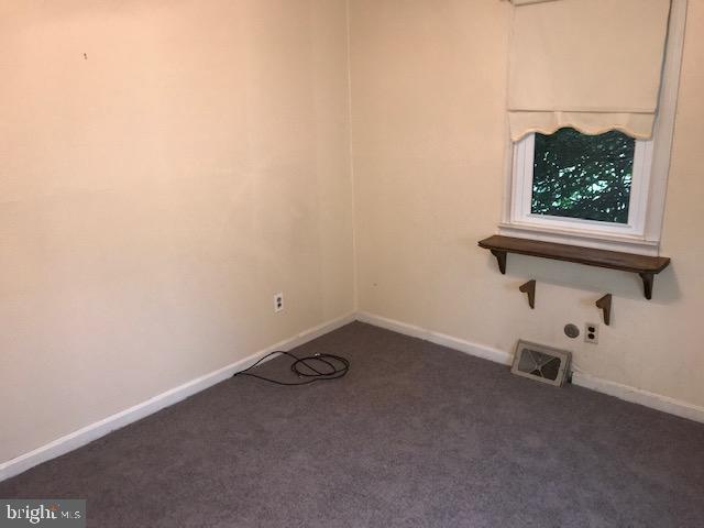 24 Lynbrook Road Wilmington, DE 19804 - Photo 23 of 38 3rd Bedroom with NEW Gray Carpet