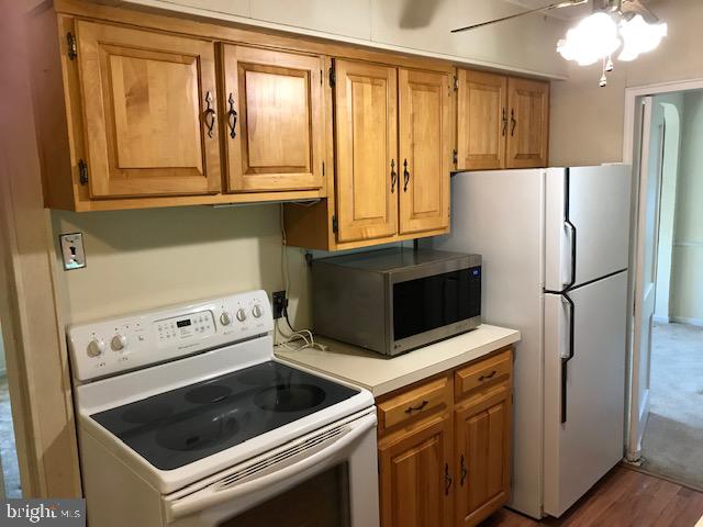 24 Lynbrook Road Wilmington, DE 19804 - Photo 9 of 38 One Side of Kitchen