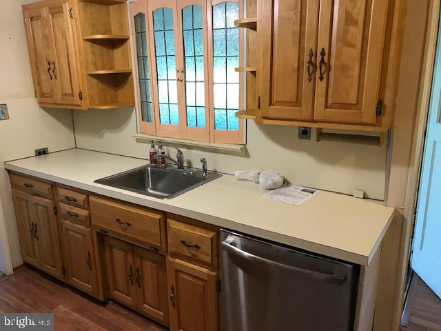 24 Lynbrook Road Wilmington, DE 19804 - Photo 10 of 38 Other Side of Kitchen