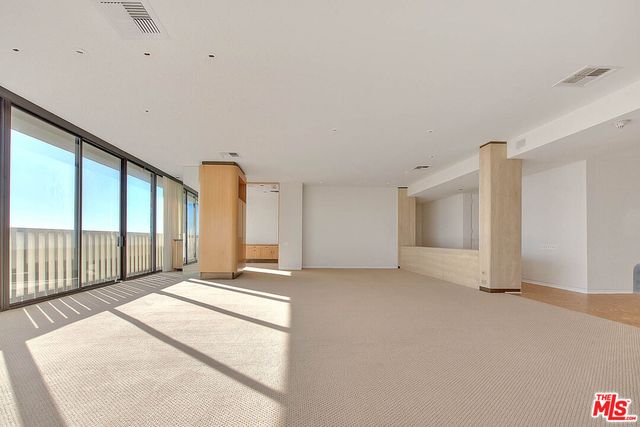 a view of entryway with a front door