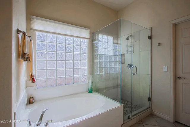 a view of a swimming pool with seating space