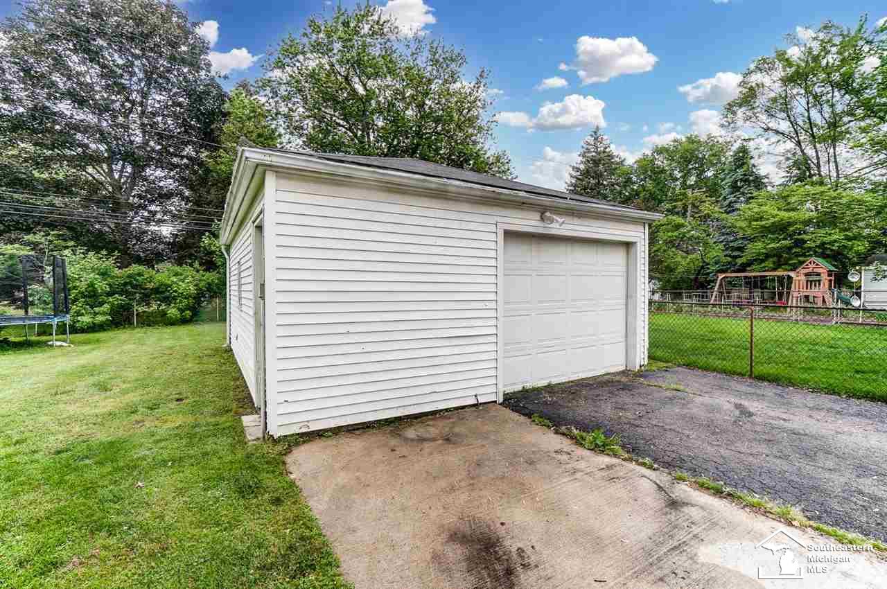 2237 Vivian Road Monroe, MI 48162 - Photo 25 of 26 50043845-24.JPG