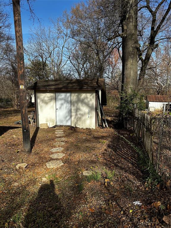 1430 Maple Avenue Paris, TX 75460 - Photo 11 of 11 a view of a backyard with large trees
