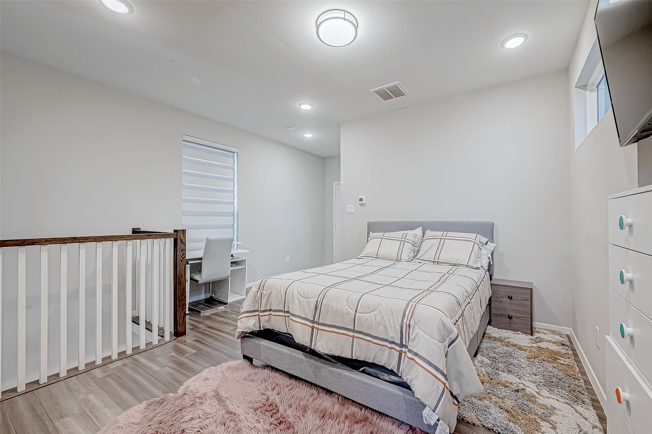5722 Cullen Boulevard, Unit A Houston, TX 77021 - Photo 11 of 16 Loft bedroom with ensuite bathroom