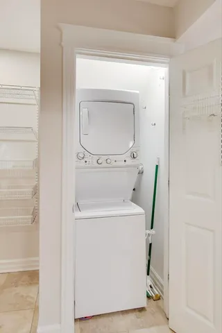 $299,900 | 2201 West Winona Street, Unit G, Chicago, IL 60625