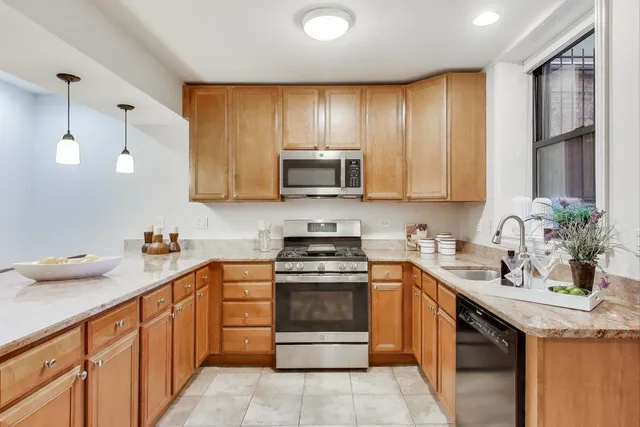 $299,900 | 2201 West Winona Street, Unit G, Chicago, IL 60625