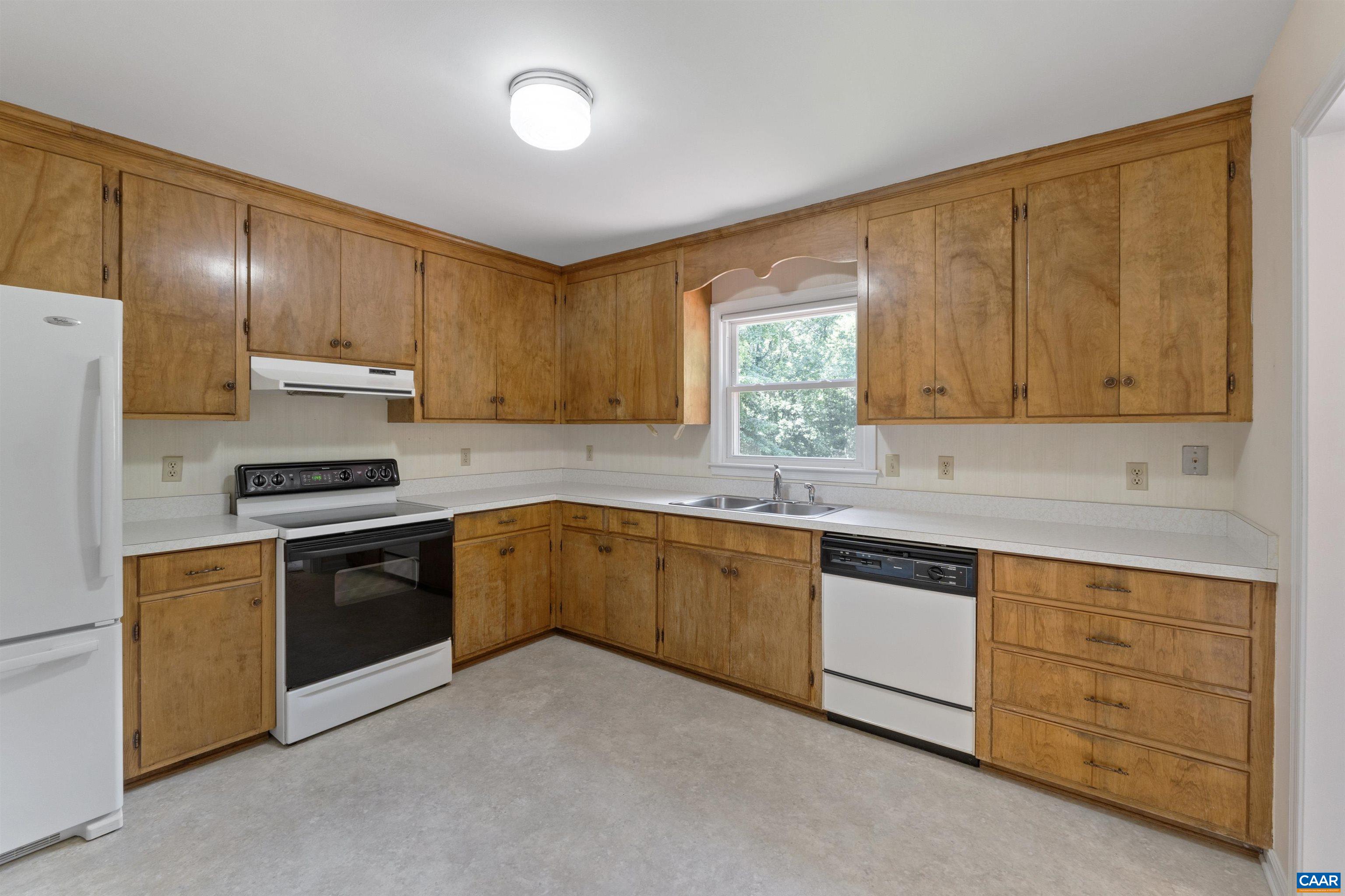 2612 Lawrence Road Charlottesville, VA 22901 - Photo 9 of 31