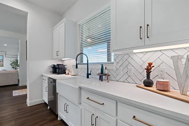 $569,900 | 2027 Feather Lane, Weatherford, TX 76088