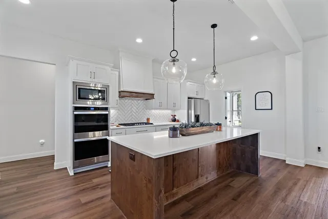 $569,900 | 2027 Feather Lane, Weatherford, TX 76088