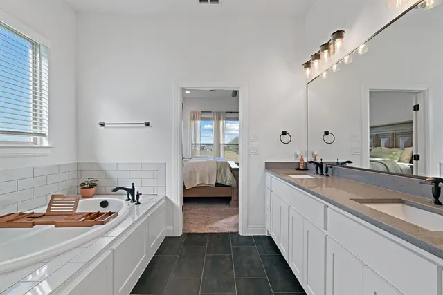 $569,900 | 2027 Feather Lane, Weatherford, TX 76088