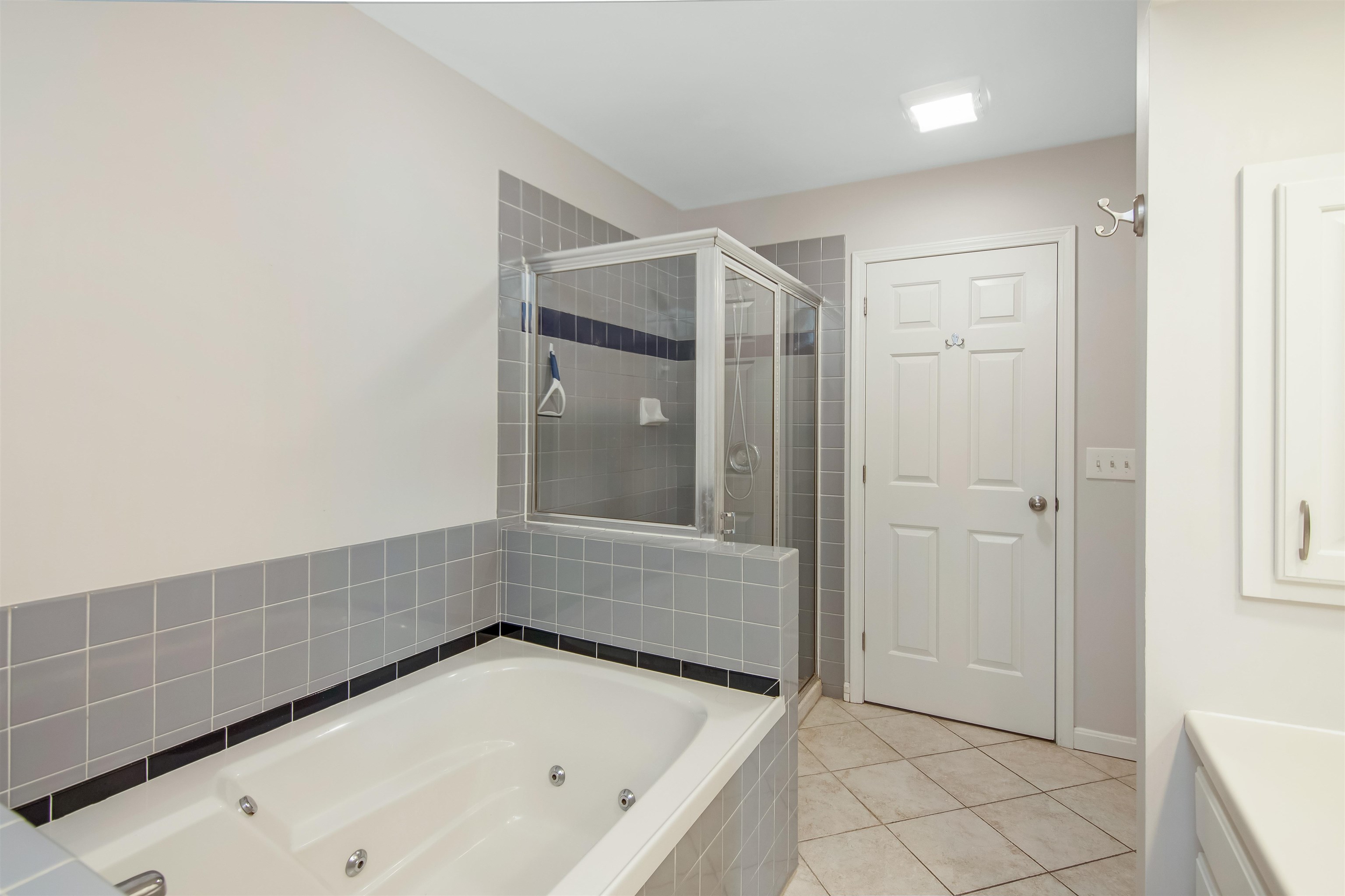 33 Harbor View Road, Unit 1204 South Burlington, VT 05403 - Photo 21 of 23 Gallery Image 21