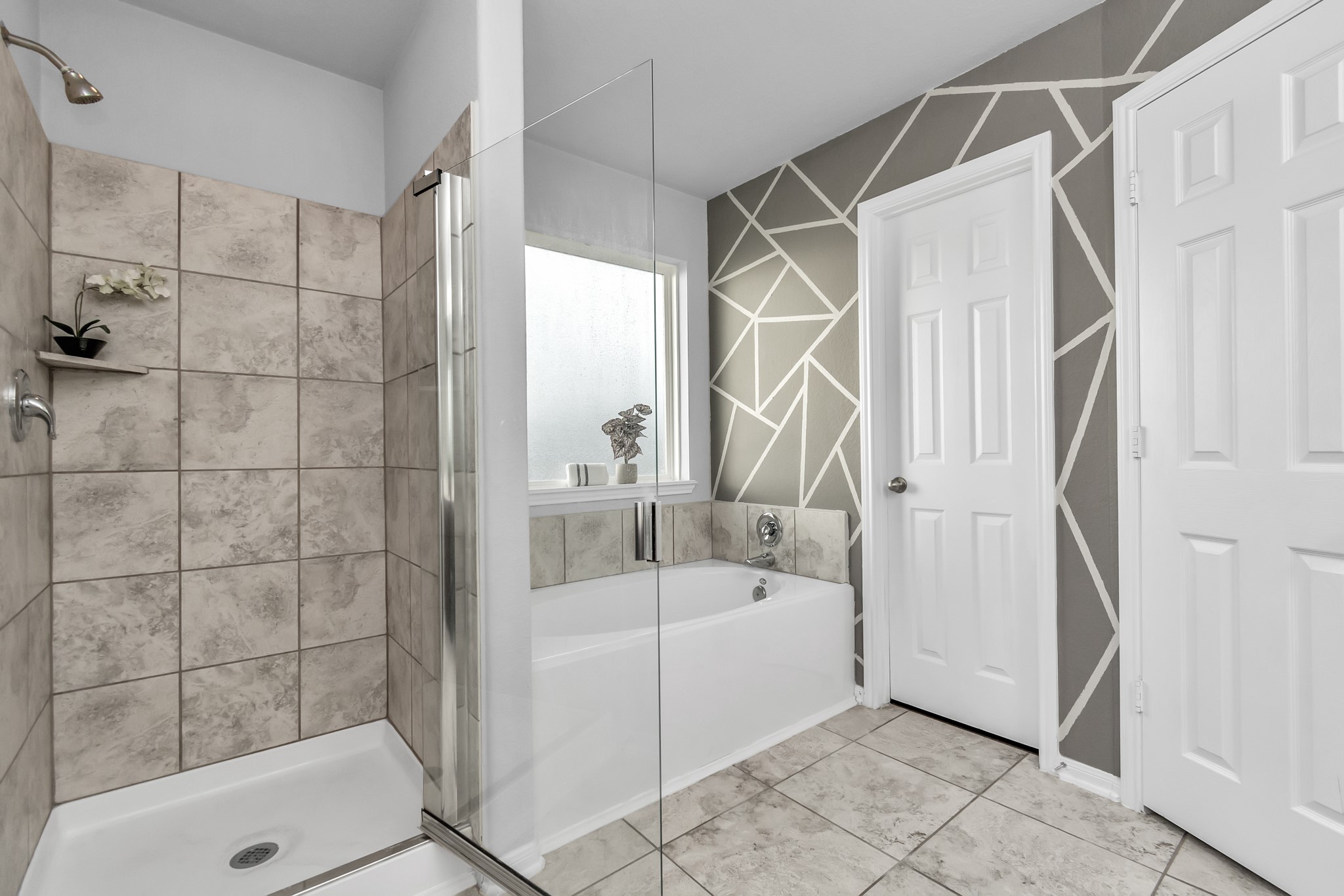2411 Zephyr Lane Rosenberg, TX 77471 - Photo 14 of 20 a bathroom with a sink and shower