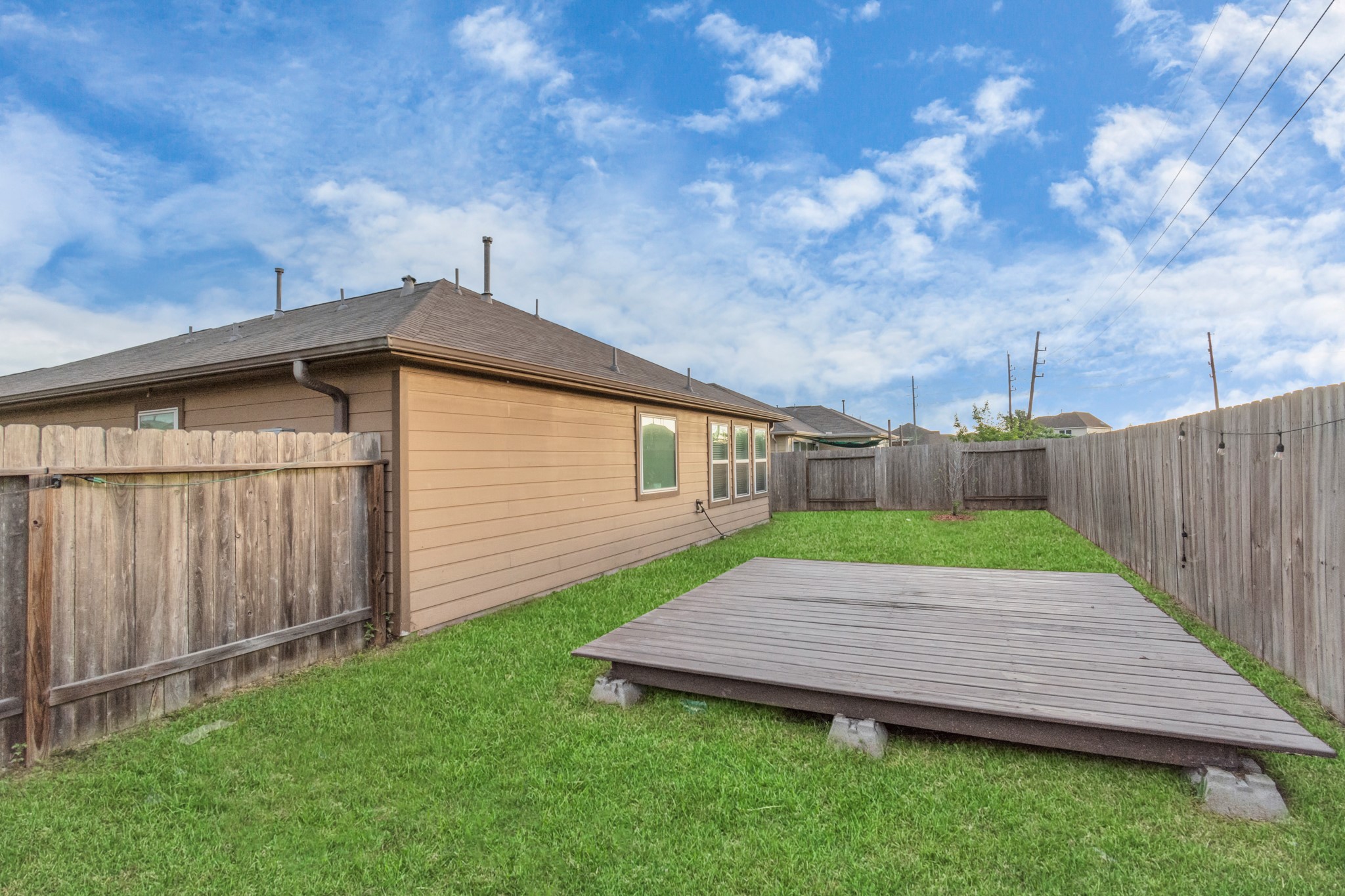 2411 Zephyr Lane Rosenberg, TX 77471 - Photo 3 of 20 a view of a backyard with wooden fence