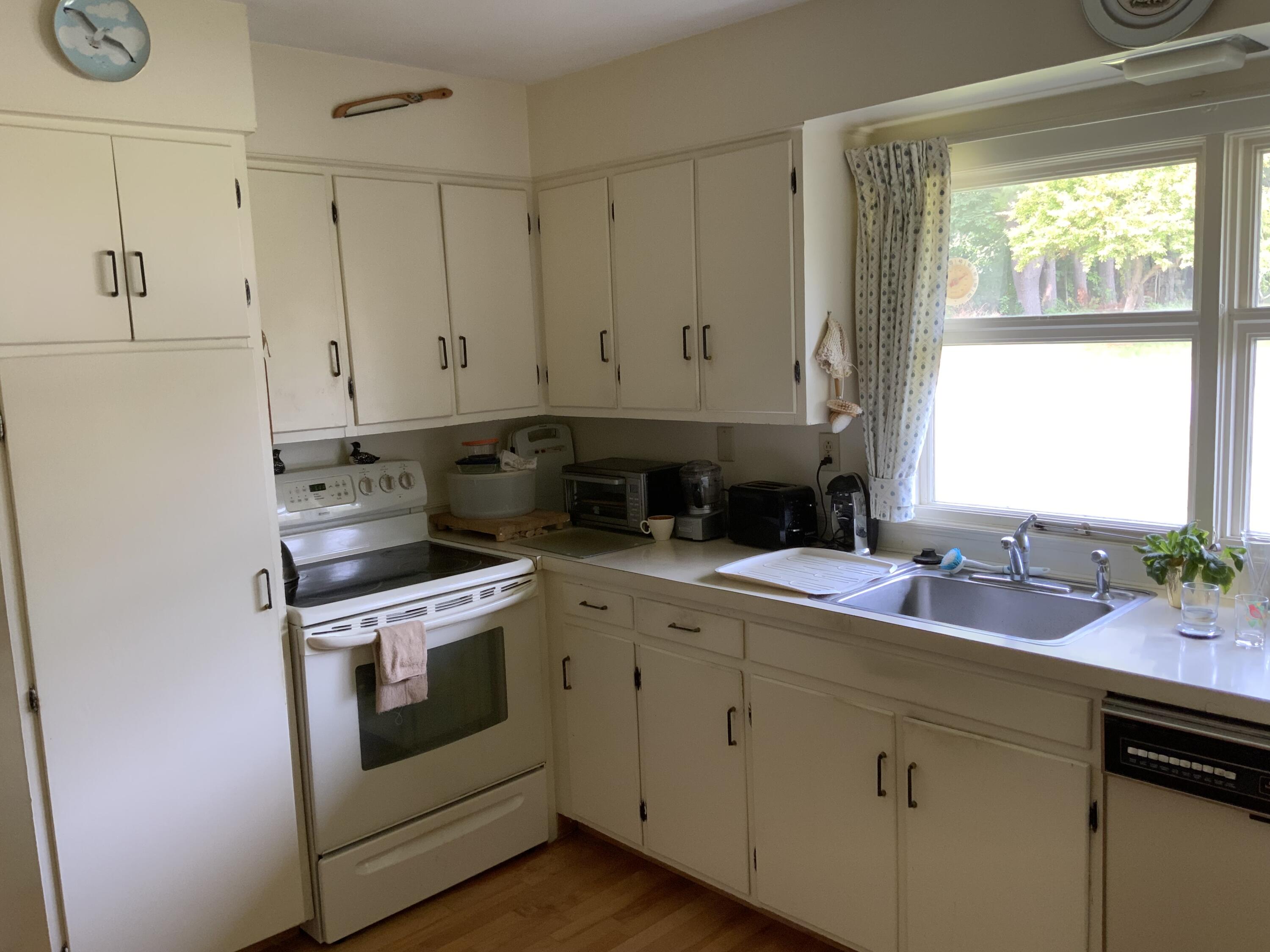 16 Mayflower Road Hallowell, ME 04347 - Photo 5 of 24 IMG_1298