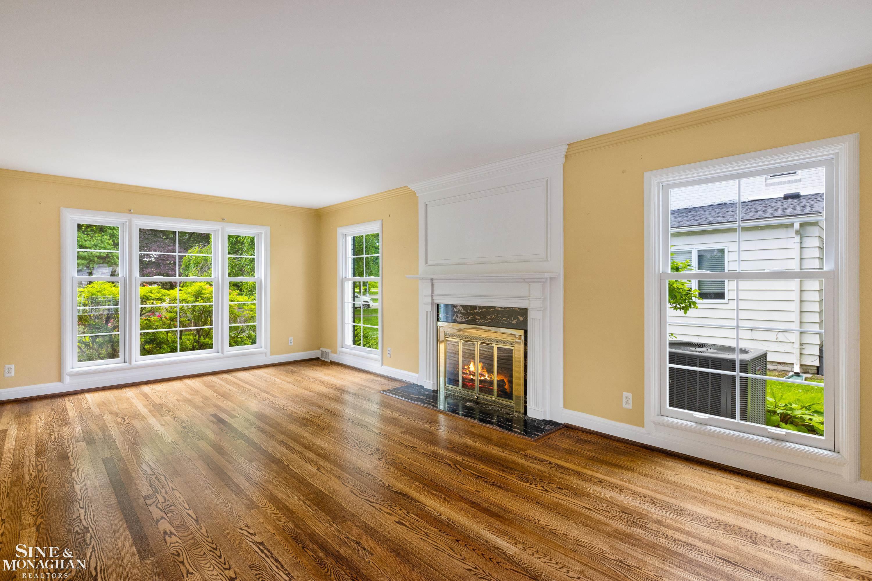 1380 Oxford Road Grosse Pointe Woods, MI 48236 - Photo 10 of 59