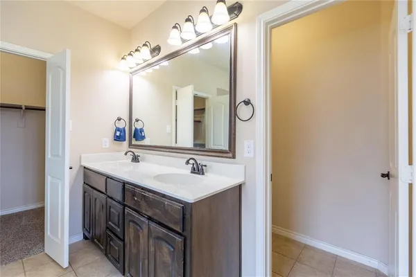 $2,600 | 637 Peach Lane, Burleson, TX 76028