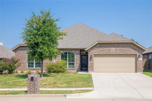 $2,600 | 637 Peach Lane, Burleson, TX 76028