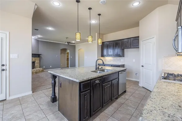 $2,600 | 637 Peach Lane, Burleson, TX 76028
