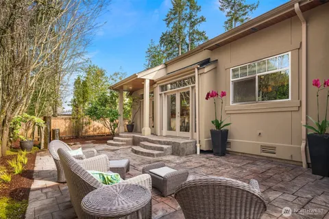 $3,828,000 | 2411 98th Avenue Northeast, Clyde Hill, WA 98004