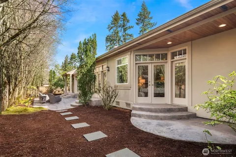 $3,828,000 | 2411 98th Avenue Northeast, Clyde Hill, WA 98004