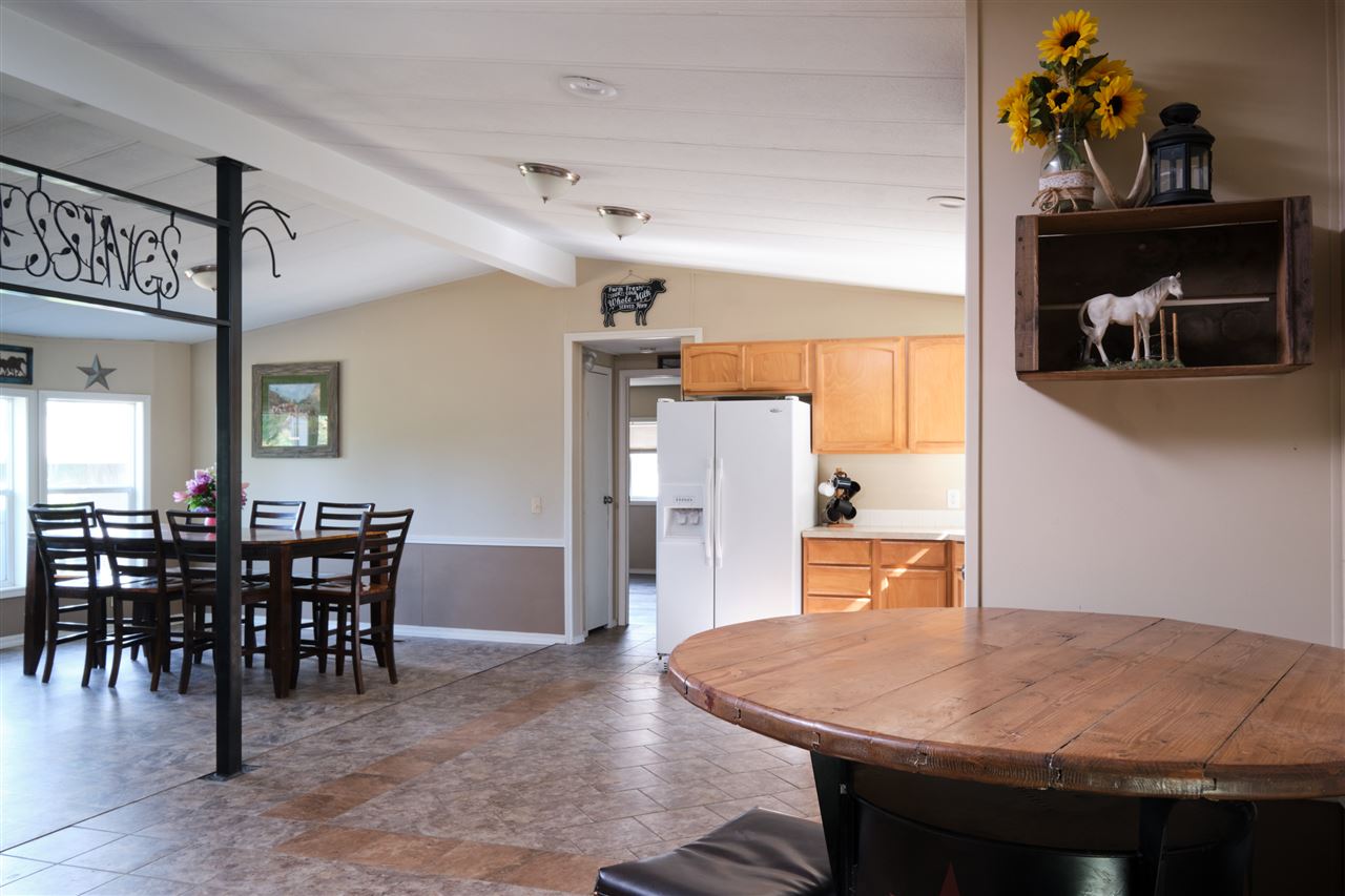 39017 North Madison Road Elk, WA 99009 - Photo 3 of 32