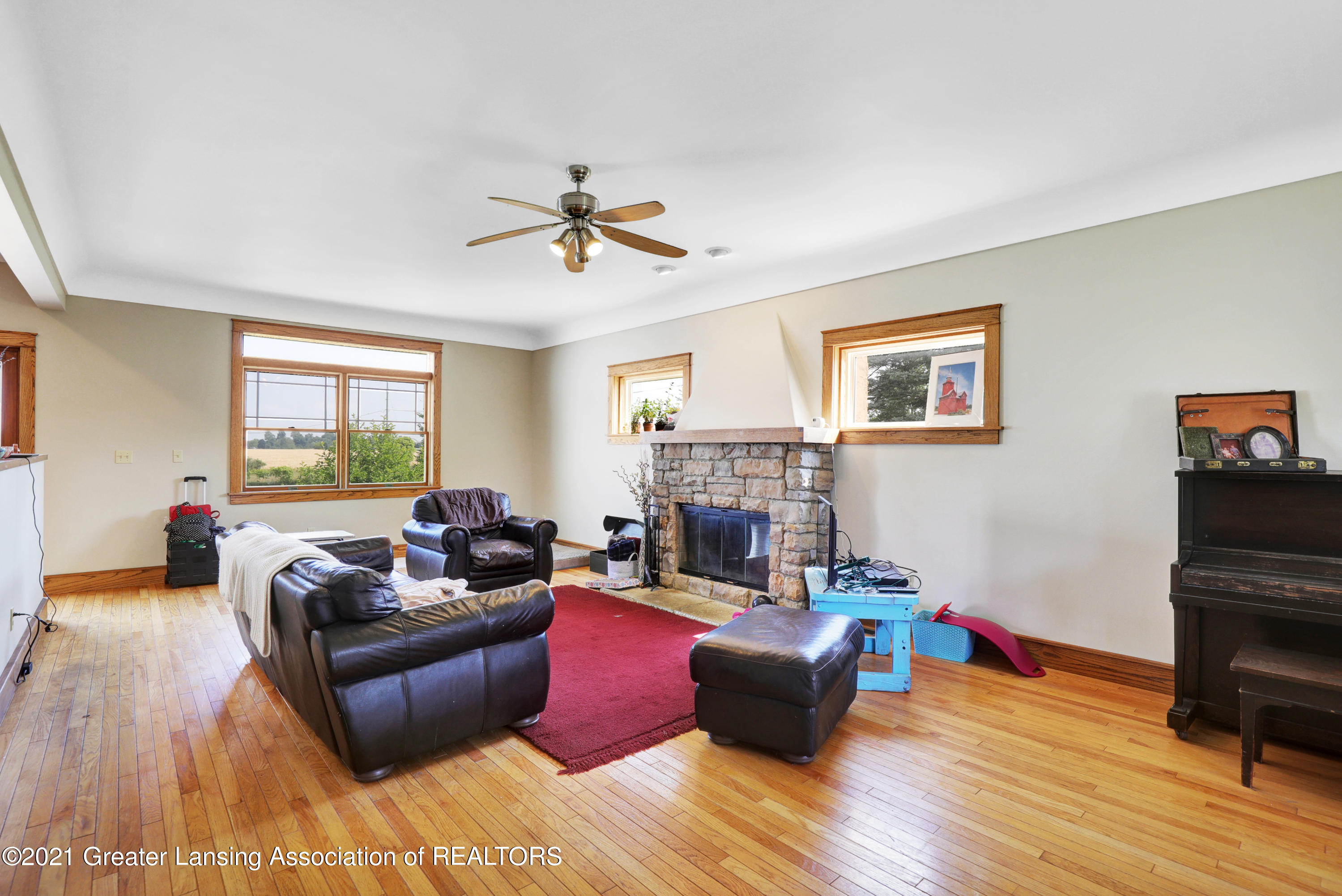 3074 Rolfe Road Mason, MI 48854 - Photo 14 of 42 Living Room