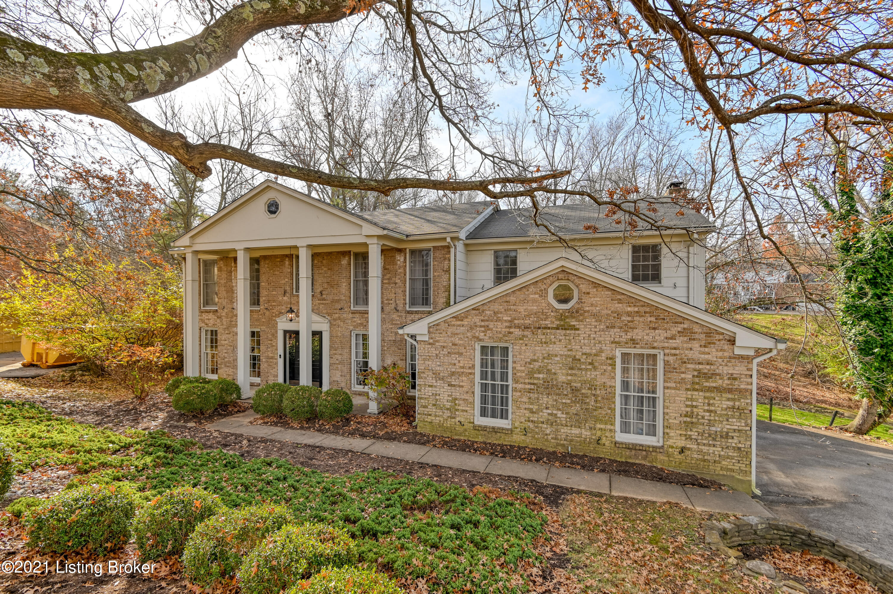6708 Foxcroft Road Prospect, KY 40059 - Photo 4 of 47 007 - 20211130 3811