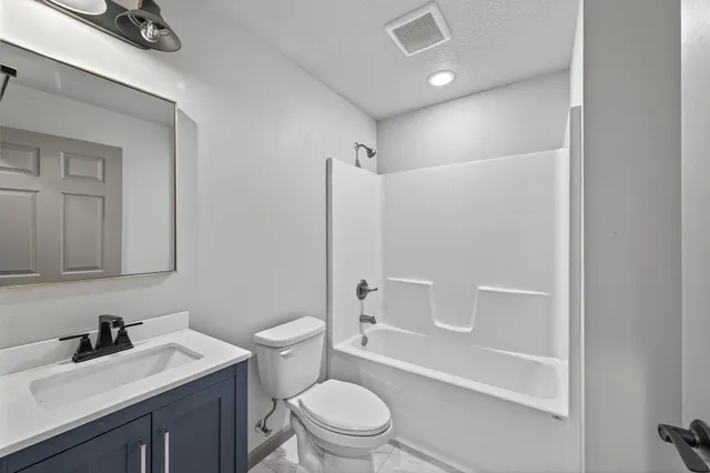 $405,000 | 342 Paulsen Lake Court, Osceola, WI 54020