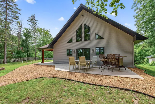 $405,000 | 342 Paulsen Lake Court, Osceola, WI 54020