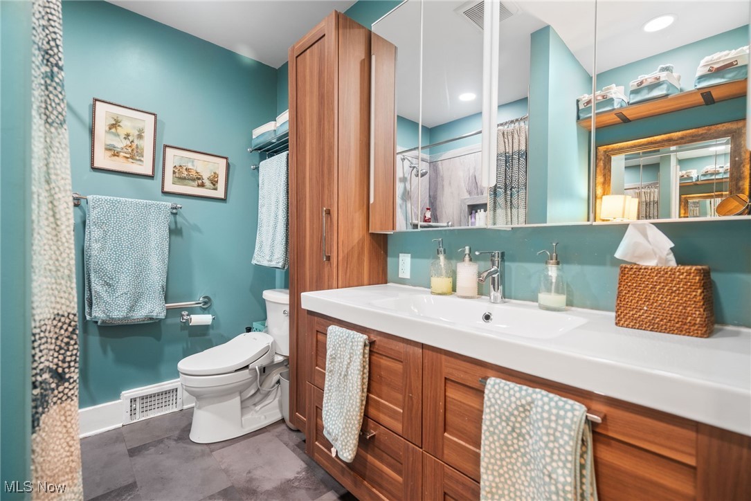 1143 Hansford Road Lyndhurst, OH 44124 - Photo 24 of 42 Full Bathroom
