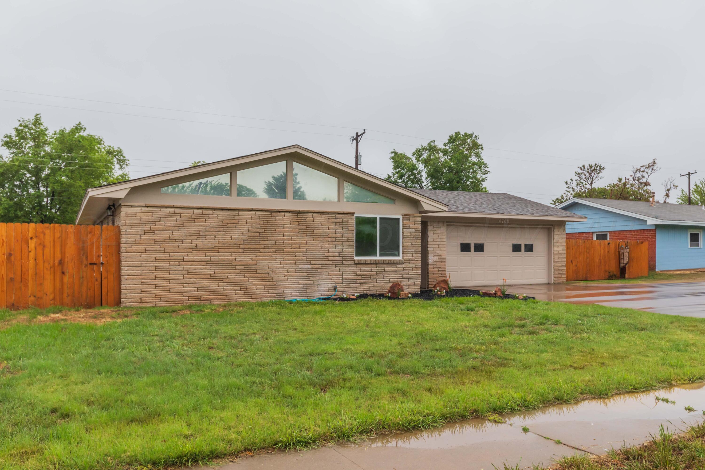 4708 South Lamar Street Amarillo, TX 79110 - Photo 3 of 40 a front view of house with yard and green space