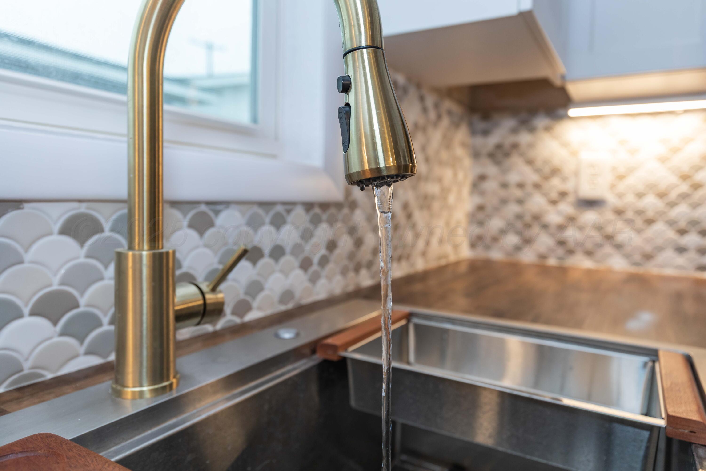 4708 South Lamar Street Amarillo, TX 79110 - Photo 5 of 40 a bathroom with a bathtub