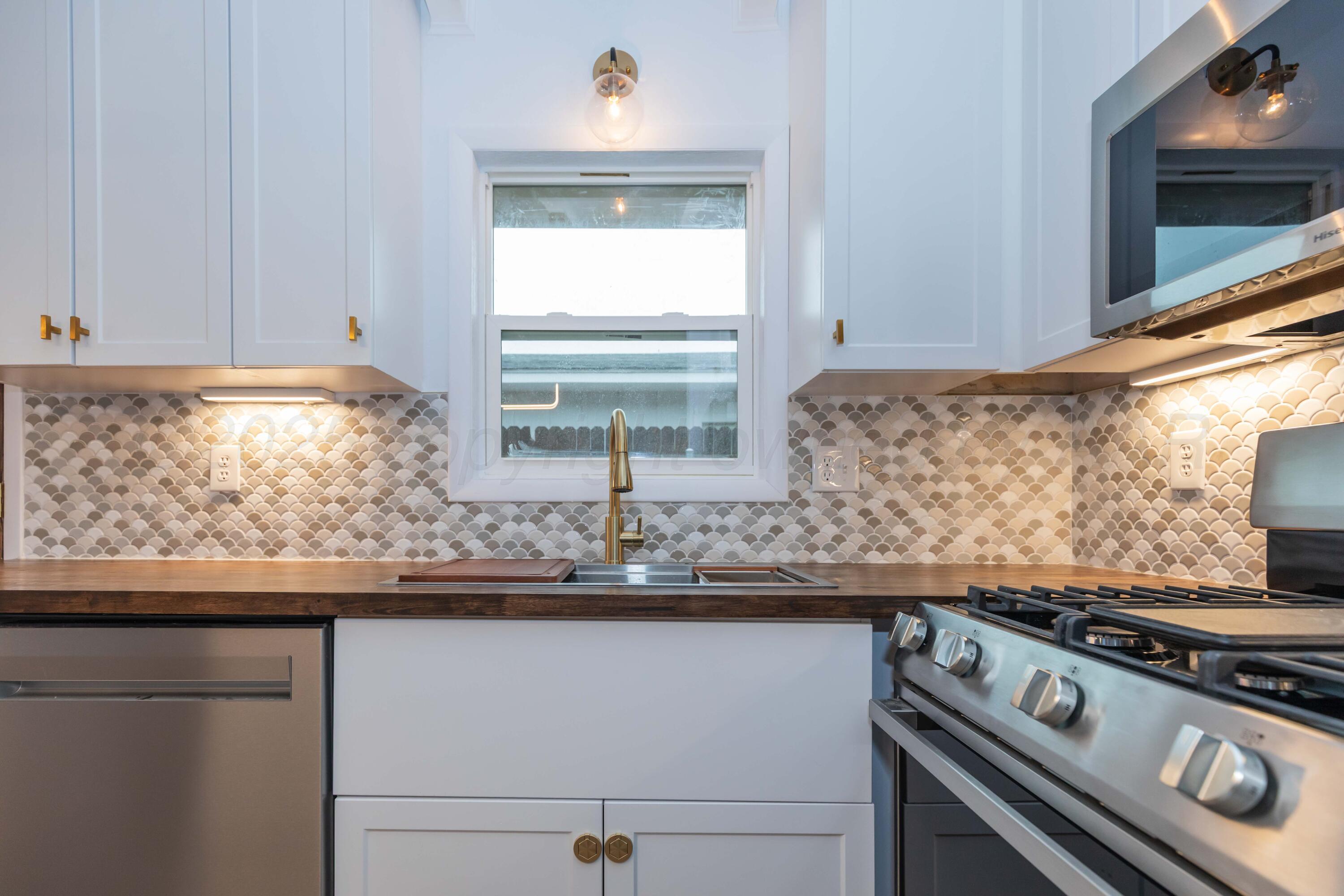 4708 South Lamar Street Amarillo, TX 79110 - Photo 6 of 40 a kitchen with a sink and a stove