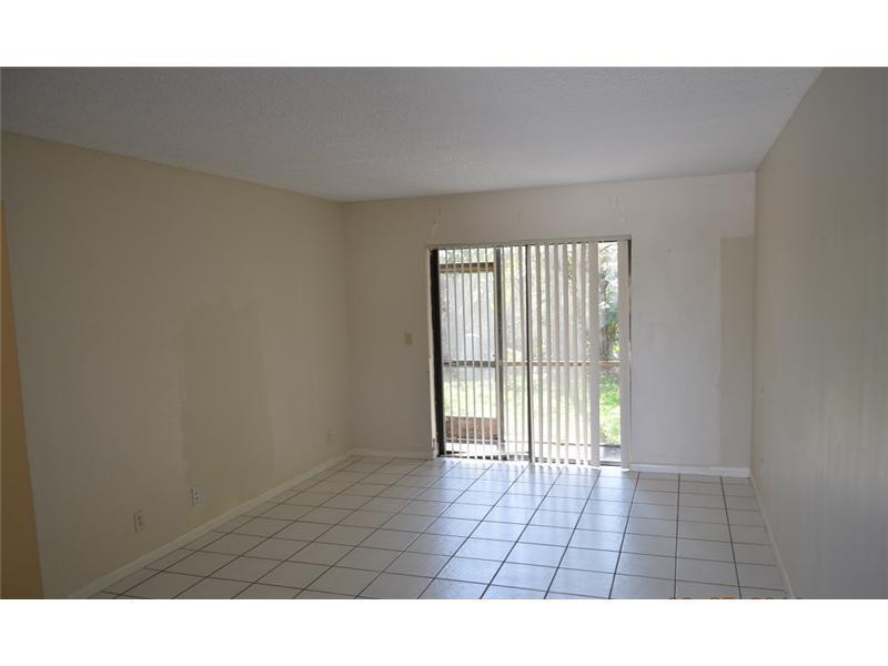 11204 West Sample Road, Unit 3A Coral Springs, FL 33065 - Photo 3 of 10 Living Room