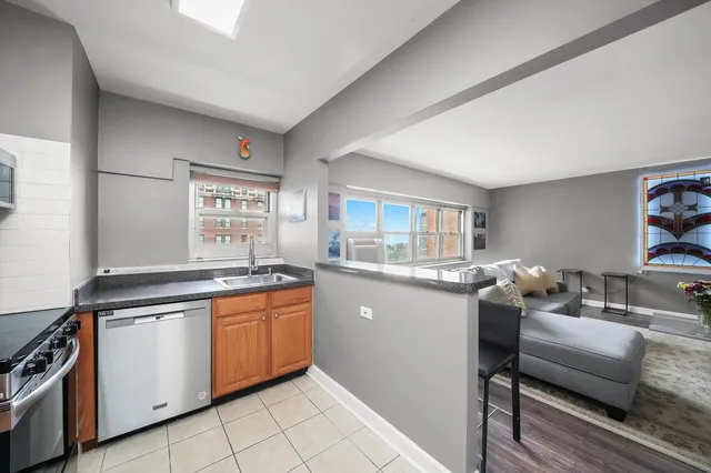 $1,750 | 4970 North Marine Drive, Unit 1129, Chicago, IL 60640