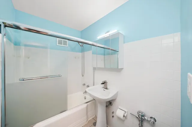 $1,750 | 4970 North Marine Drive, Unit 1129, Chicago, IL 60640