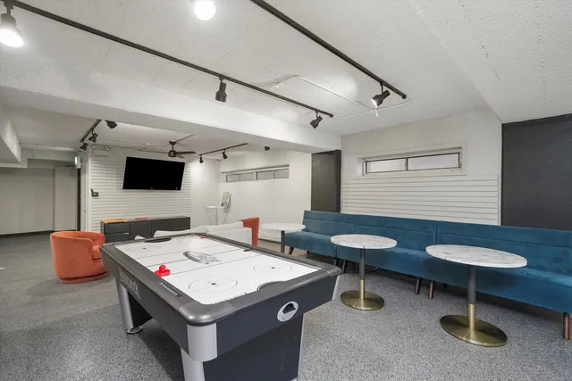 $1,750 | 4970 North Marine Drive, Unit 1129, Chicago, IL 60640