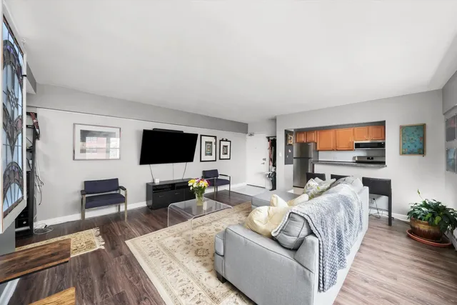 $1,750 | 4970 North Marine Drive, Unit 1129, Chicago, IL 60640