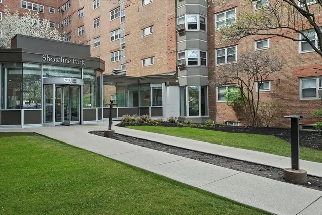 $1,750 | 4970 North Marine Drive, Unit 1129, Chicago, IL 60640