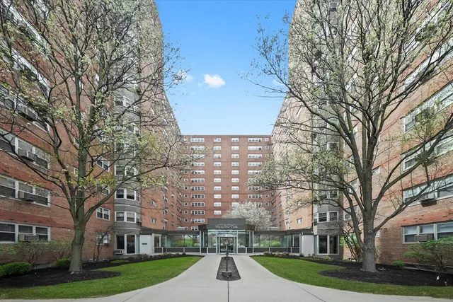 $1,750 | 4970 North Marine Drive, Unit 1129, Chicago, IL 60640