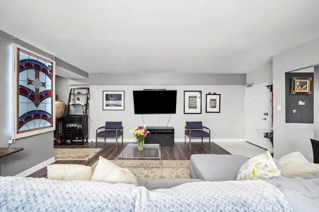 $1,750 | 4970 North Marine Drive, Unit 1129, Chicago, IL 60640