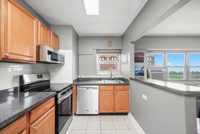 $1,750 | 4970 North Marine Drive, Unit 1129, Chicago, IL 60640