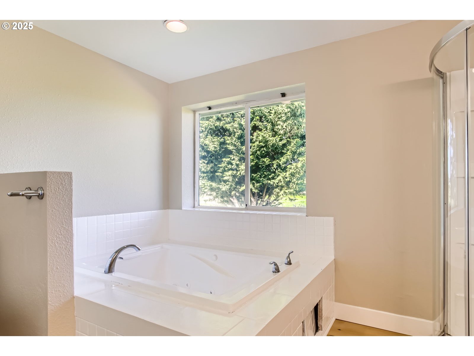 3131 Highway 47 Forest Grove, OR 97116 - Photo 20 of 30 a bathroom with a bathtub and a sink